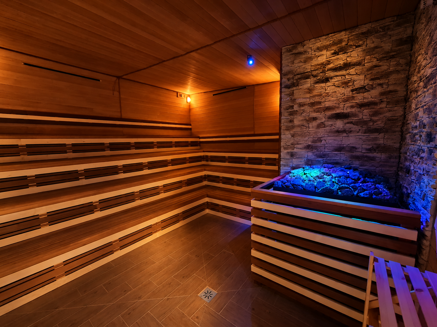 Drewniana sauna Stodoła w ogrodzie DESTRESSO